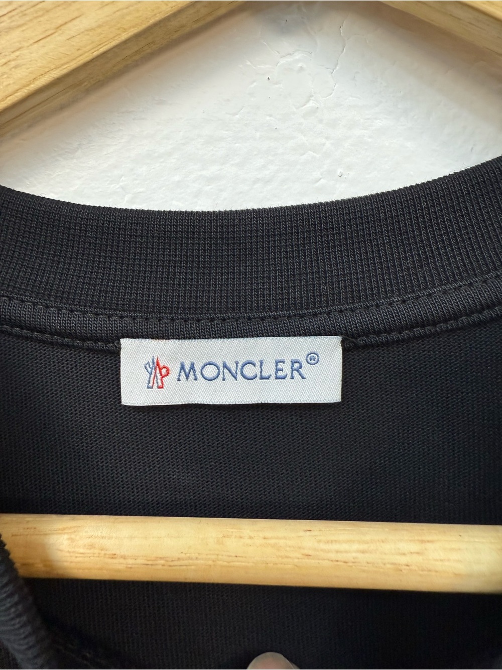 Moncler mens Black Short-Sleeve Logo Crewneck Tee w tags - Picture 11 of 12